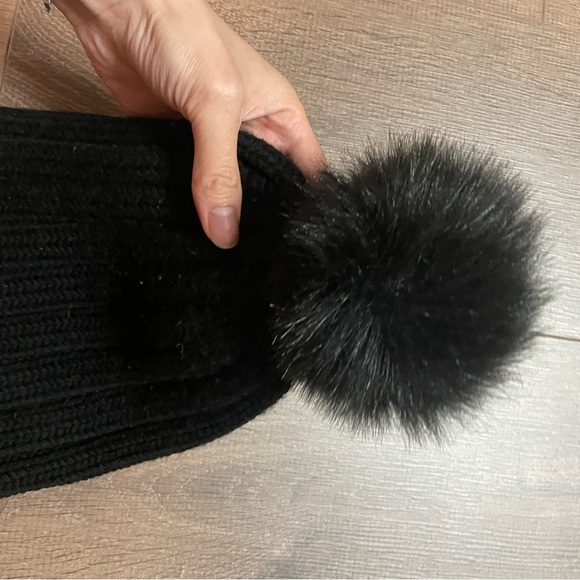 Club Monaco Toque - Picture 2 of 4